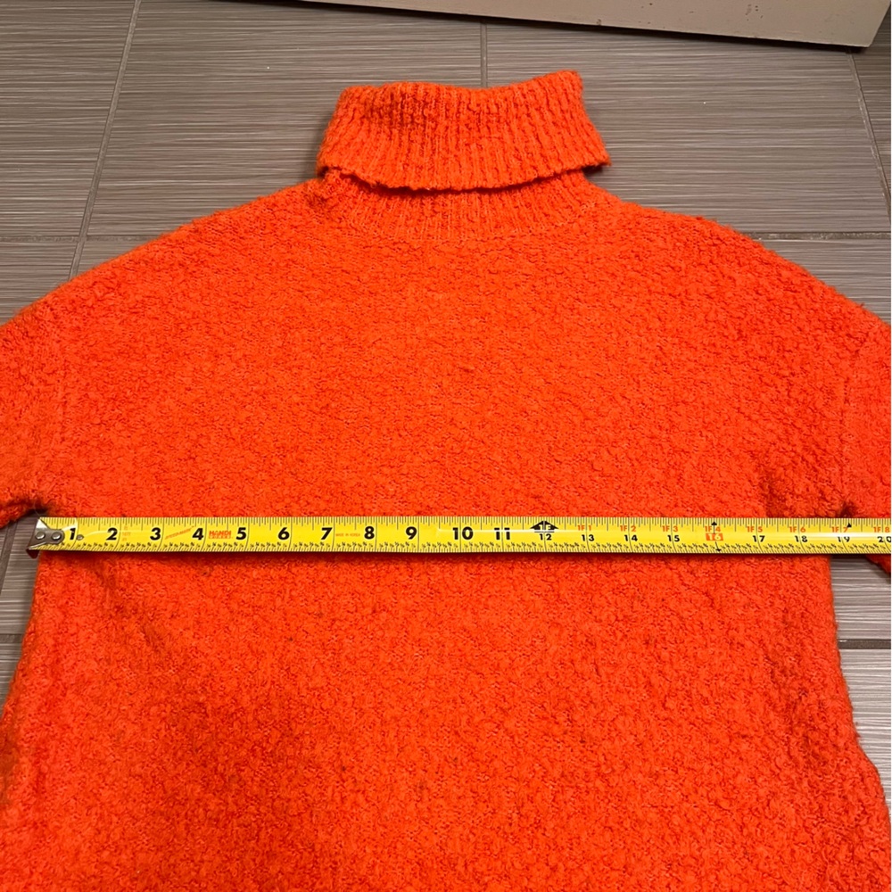 Sweaty Betty Orange Boucle Side Zip Turtleneck
Sweater - Picture 13 of 15